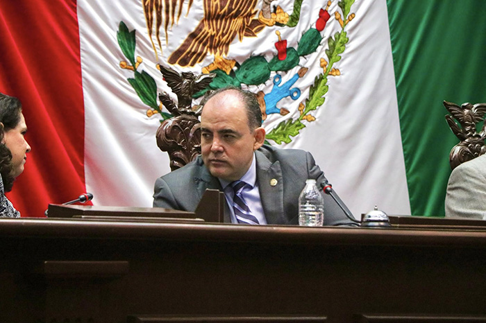 El legislador Baltazar Gaona se disculpa por el corrido interpretado por una agrupación musical dentro del Congreso local.