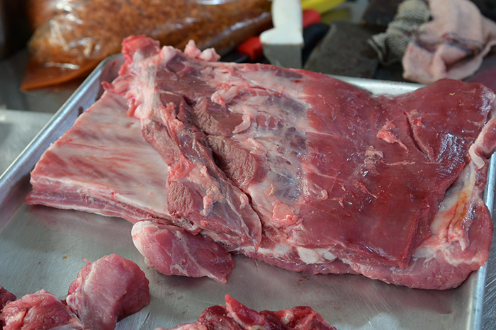 Venta de carne en mercados de Morelia.