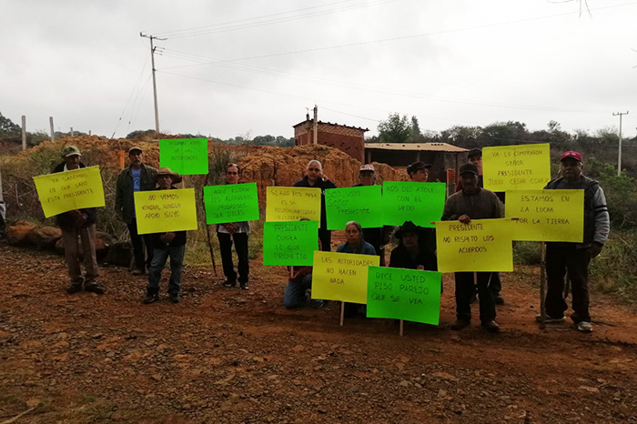 Alrededor de 15 familias dependen de la extracción de arcilla en el predio en litigio para continuar con su oficio.