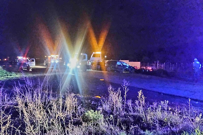 Unidades de emergencia laboran en el tramo carretero tras registrarse un fatal choque vehicular en Purépero.