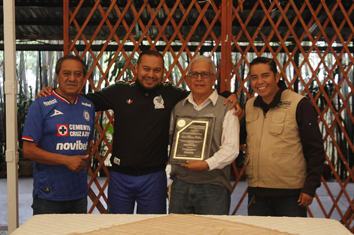 Periodistas reciben galardones durante el Encuentro Deportivo Libertad de Expresión 2026.