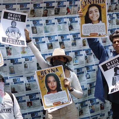 Integrantes del Contingente contra las Desapariciones LGBTIQ+ en México durante una movilización exigiendo justicia.