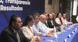 Representantes de la CONCANACO SERVYTUR y la CANACO SERVYTUR Morelia en rueda de prensa.