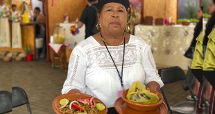 Diversos platillos tradicionales de Michoacán como corundas, aporreadillo y toqueres exhibidos en el evento gastronómico.