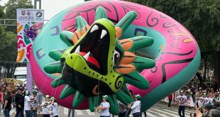 Miles de aficionados celebrando durante el Gran Desfile Mundialista en el Paseo de la Reforma de la Ciudad de México.