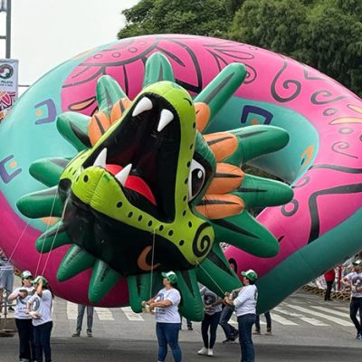 Miles de aficionados celebrando durante el Gran Desfile Mundialista en el Paseo de la Reforma de la Ciudad de México.