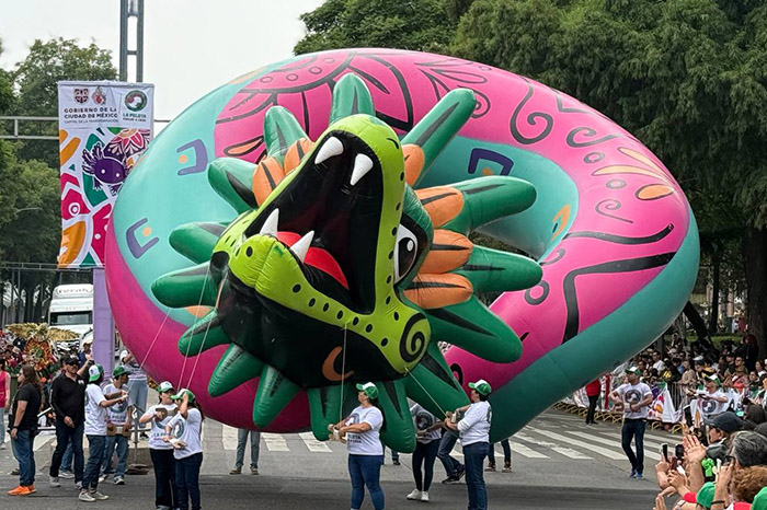 Miles de aficionados celebrando durante el Gran Desfile Mundialista en el Paseo de la Reforma de la Ciudad de México.
