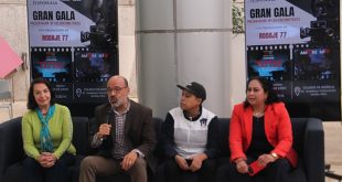 Cartel informativo y espacio de presentación de cortometrajes en el Colegio de Morelia.