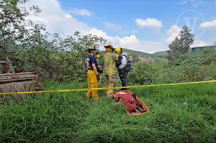Elementos de emergencia y peritos de la Fiscalía en la escena del hallazgo en Ciudad Industrial, Morelia.