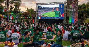 Pantalla gigante en el jardín del Orquidario de Ceconexpo para la transmisión del Mundial 2026 en Morelia.