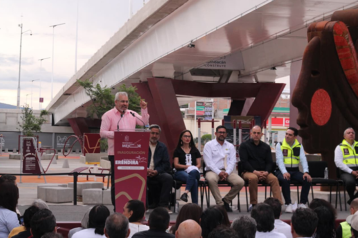 Gobernador Alfredo Ramírez Bedolla durante la ceremonia de inauguración del Paso Eréndira en Morelia.