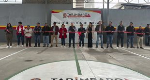 El alcalde Eric Gaona García durante el corte de listón de la nueva Unidad Deportiva en el fraccionamiento Metrópolis III.