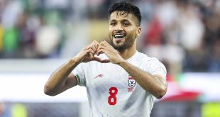 Jugadores de Irán y Nueva Zelanda disputando el balón durante su encuentro en la Copa Mundial 2026.