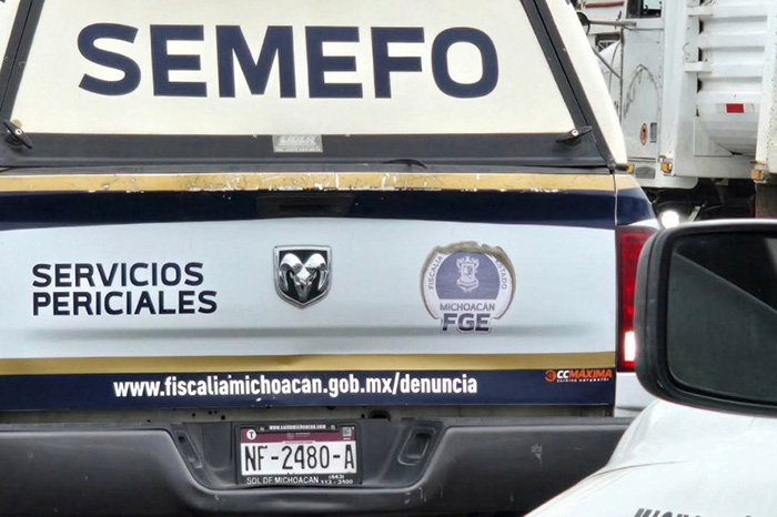 Unidades policiales resguardando el camino a Santa María tras reportarse una mortal descarga eléctrica en Huaniqueo.