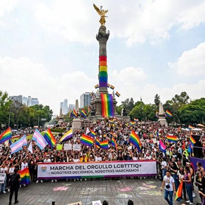 Miles de personas participan en la Marcha del Orgullo LGBTTTIQAP+ en la Ciudad de México.