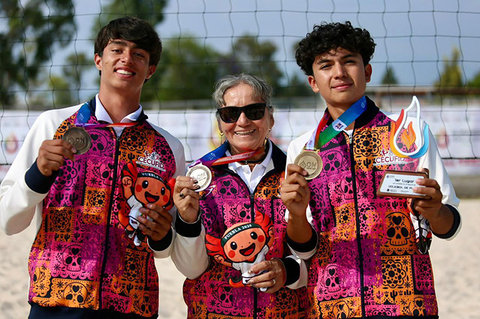 Deportistas de Michoacán celebrando en el podio de la Olimpiada Nacional 2026.