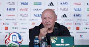 Miroslav Koubek, seleccionador de República Checa, durante la conferencia previa al juego contra México.