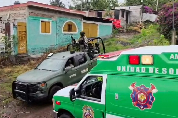 Elementos de la Policía Municipal y Guardia Nacional resguardan la zona tras un ataque armado en Zamora, Michoacán.