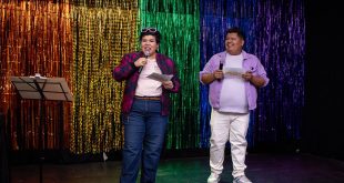Comediantes Ann Yellow y Mane Guevara durante el show Noche de Migajeras en una celebración por el Pride en Morelia.