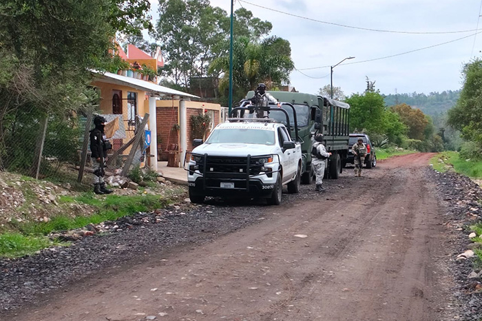 Investigadores de la USPEC recopilan indicios tras registrarse una agresión armada en Morelia.
