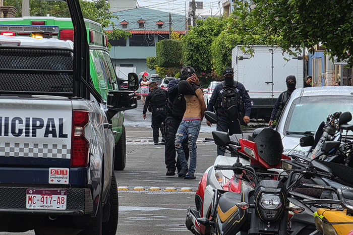 Unidades de seguridad pública resguardando el perímetro tras una agresión armada en Zamora.