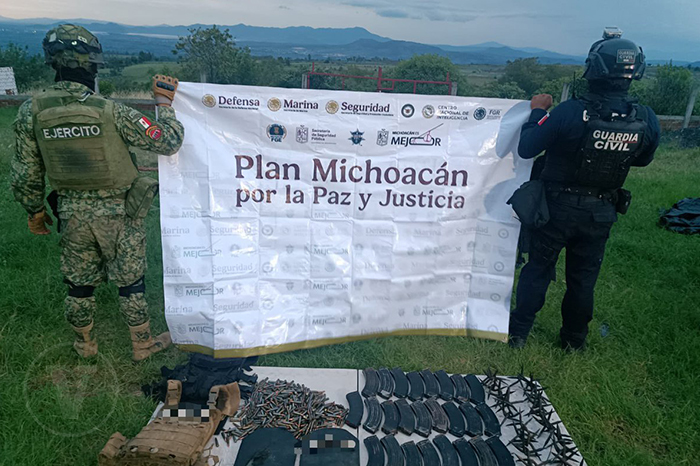 Elementos de la Guardia Civil y Ejército Mexicano durante el operativo de seguridad tras el ataque en Queréndaro.