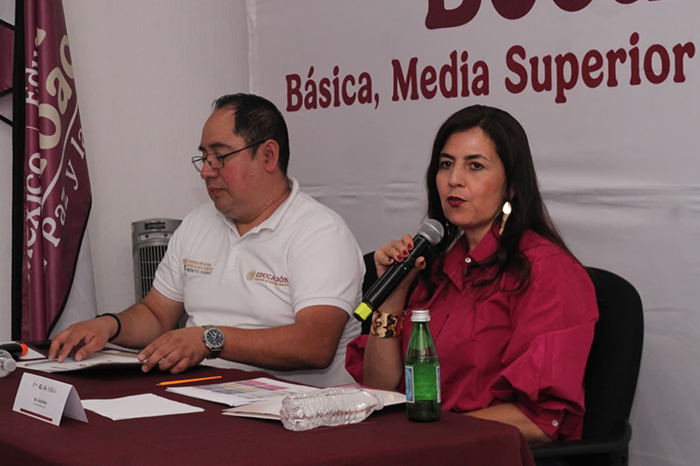 La secretaria de Educación, Gaby Molina.