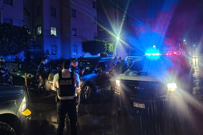 Elementos de la Guardia Civil y Policía Morelia capturan a dos presuntos ladrones de comercios locales tras un despliegue operativo.