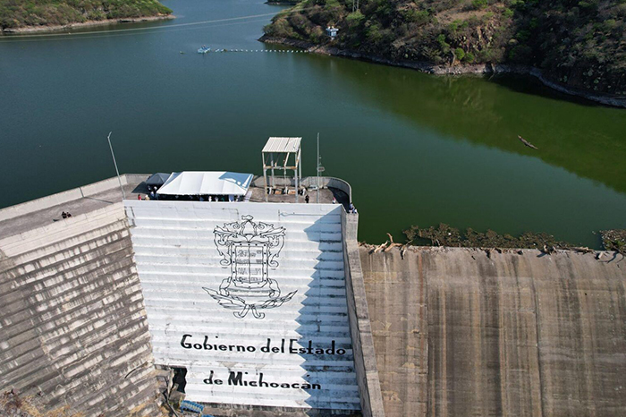 Presa Francisco J. Múgica. 