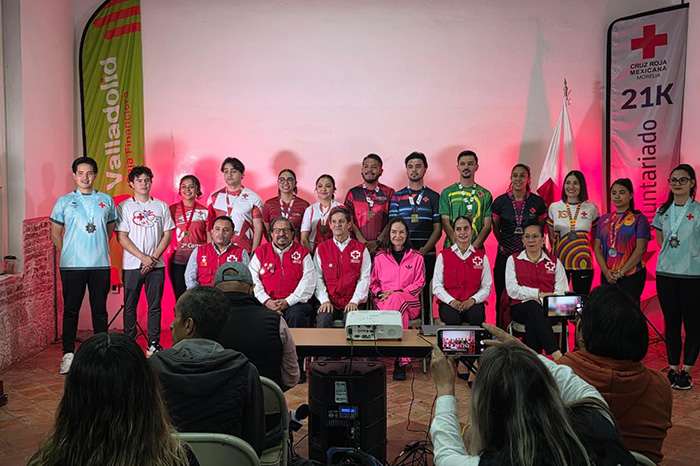 Representantes de Imcufide y Cruz Roja Morelia durante la presentación oficial de la Carrera Atlética Raúl Maldonado Maza.