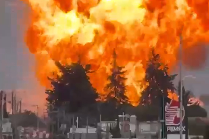 Momento de la explosión de bodega en Puebla.