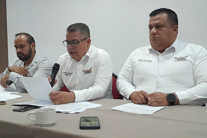 Representantes de Conatram exponiendo las demandas de los transportistas de fertilizantes de Pemex en Michoacán.