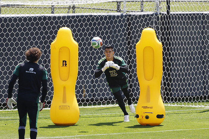 Jugadores de la Selección Mexicana entrenan en el CAR previo al partido ante República Checa en la fase de grupos de la Copa del Mundo.
