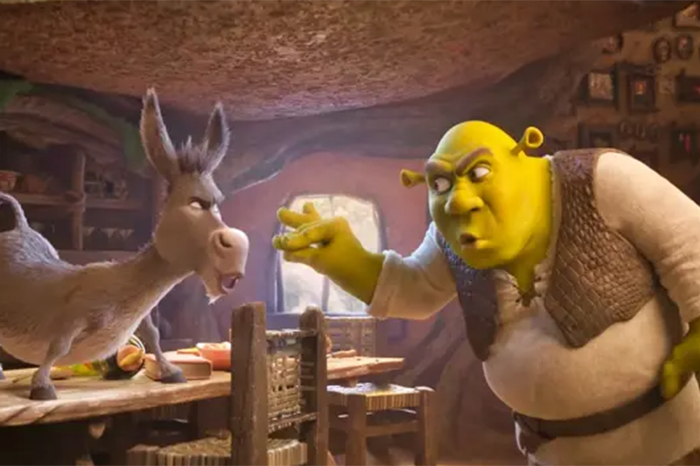 Captura de pantalla del ogro verde y Burro en el primer tráiler en español de la película animada Shrek 5.