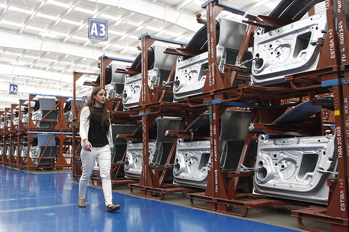 Desarrollo de tecnología e IA ante auge exportador industrial en México.