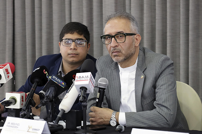 El embajador de Irán en México, Abolfazl Pasandideh, en conferencia de prensa tras las dificultades de ingreso a EE.UU. para su selección.