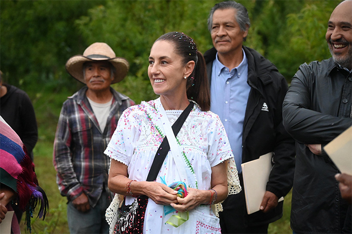 La presidenta Claudia Sheinbaum en su recorrido por el estado de Michoacán.