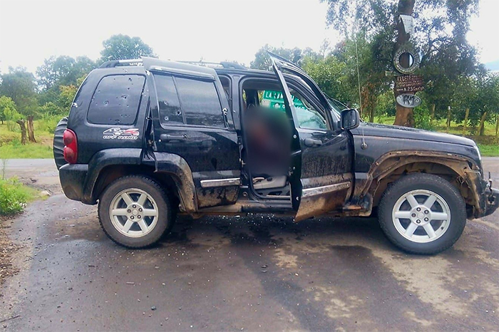 Escena del crimen tras ejecución en carretera de Tangancícuaro.