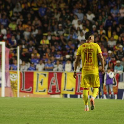 Jugadores del Atlético Morelia durante un partido en el Estadio Morelos.