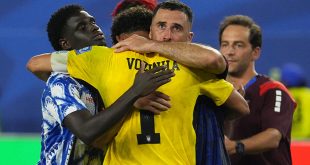 Jugadores de la selección de Cabo Verde agradeciendo a su afición tras el partido del Mundial 2026.