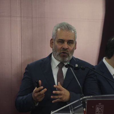 El gobernador de Michoacán, Alfredo Ramírez Bedolla, durante su conferencia de prensa semanal.