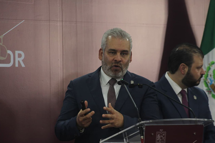 El gobernador de Michoacán, Alfredo Ramírez Bedolla, durante su conferencia de prensa semanal.