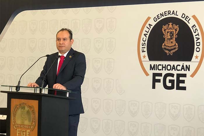 Israel Vega Rodríguez, vicefiscal de Inteligencia e Investigación Criminal de la FGE, durante la rueda de prensa sobre detenciones de extranjeros en Michoacán.