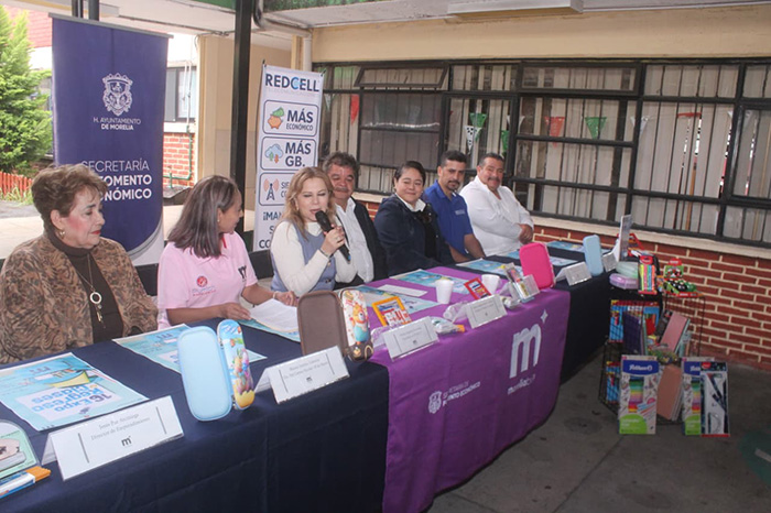 Rueda de prensa de Sefeco Morelia para anunciar la Expo Regreso a Clases en la Plaza Valladolid con descuentos en útiles.