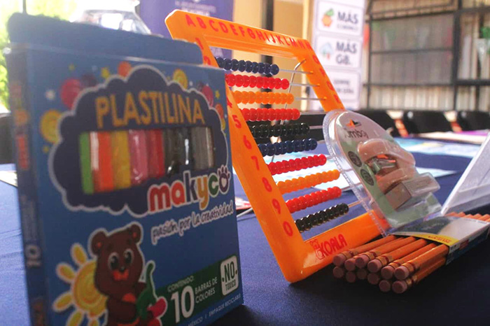 Rueda de prensa de Sefeco Morelia para anunciar la Expo Regreso a Clases en la Plaza Valladolid con descuentos en útiles.