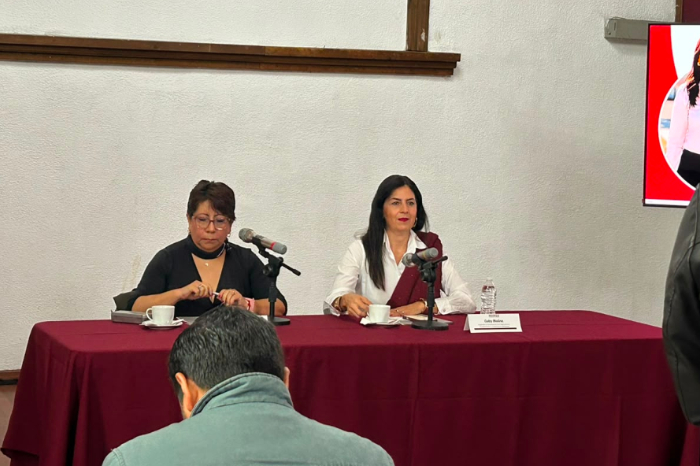 Gaby Molina aspirante a la Coordinacion Estatal de Michoacan en rueda de prensa