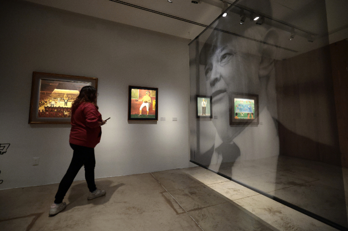 Exposicion de Abel Quezada sobre futbol y arte en el Museo Kaluz