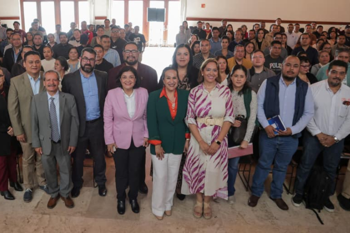 Funcionarios de la SEE de Michoacán durante el proceso transparente de asignación de cambios de centro de trabajo para maestros.