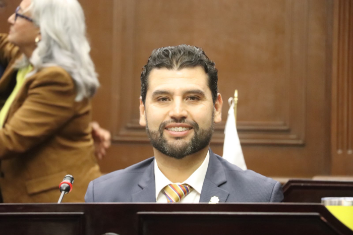 Diputado local Octavio Ocampo durante la presentación de la reforma contra delitos tecnológicos en Michoacán