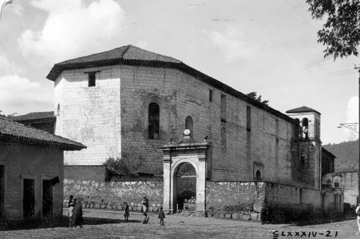 Historiador José Manuel Martínez Aguilar presentando el libro sobre Fray Martín de Jesús